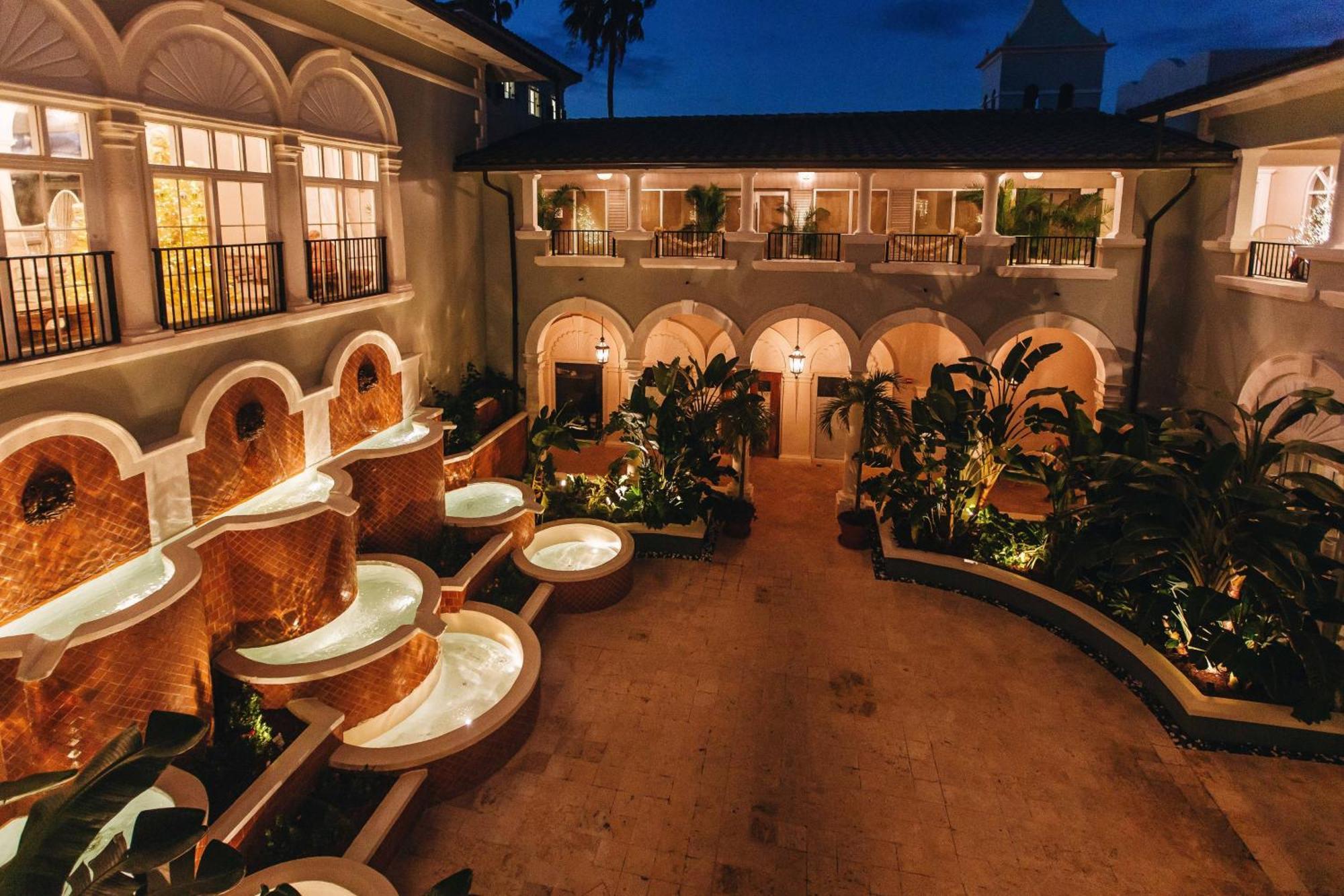 The Ritz-Carlton St. Thomas Hotell Benner Exteriör bild